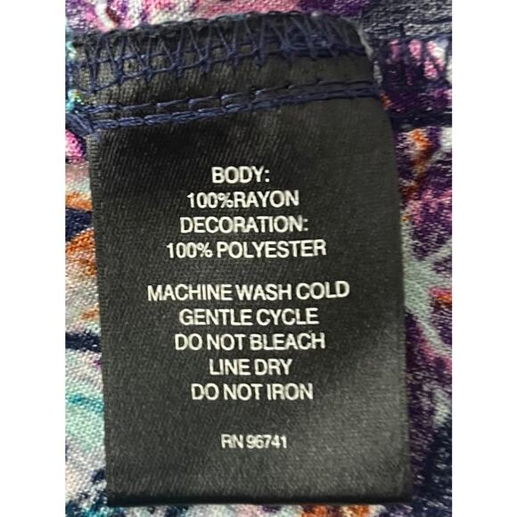 SIGNATURE STUDIO SHORT SLV PULL-OVER V-NECK BLOUSE, WOMENS, 1X, NAVY + MULTICOLR - Picture 11 of 12